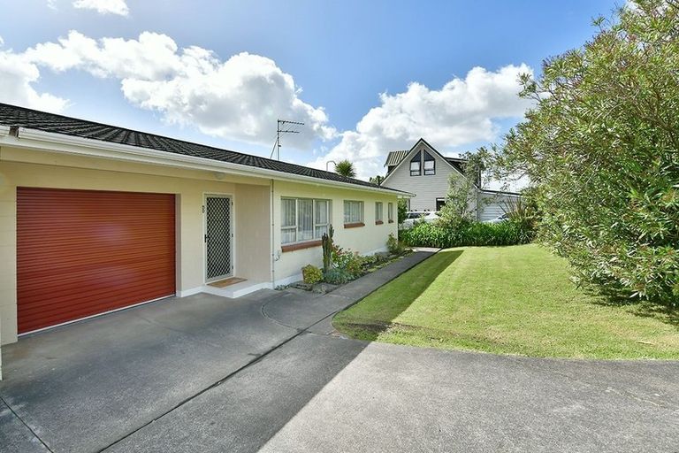 Photo of property in 60 Albatross Road, Red Beach, 0932