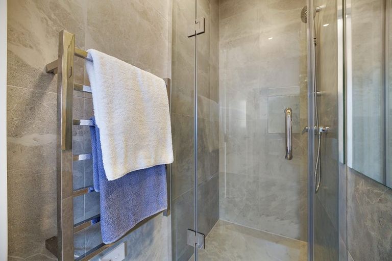Photo of property in 8/32 Tiraumea Drive, Pakuranga, Auckland, 2010