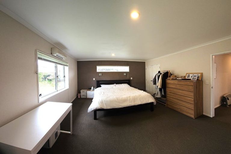 Photo of property in 93a Taylor Terrace, Tawa, Wellington, 5028