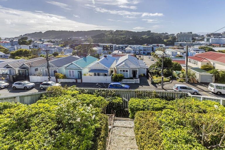 Photo of property in 18 Carrington Street, Mount Cook, Wellington, 6021