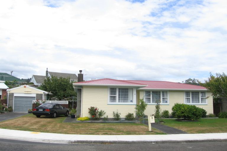 Photo of property in 4 Tiwakawaka Grove, Heretaunga, Upper Hutt, 5018
