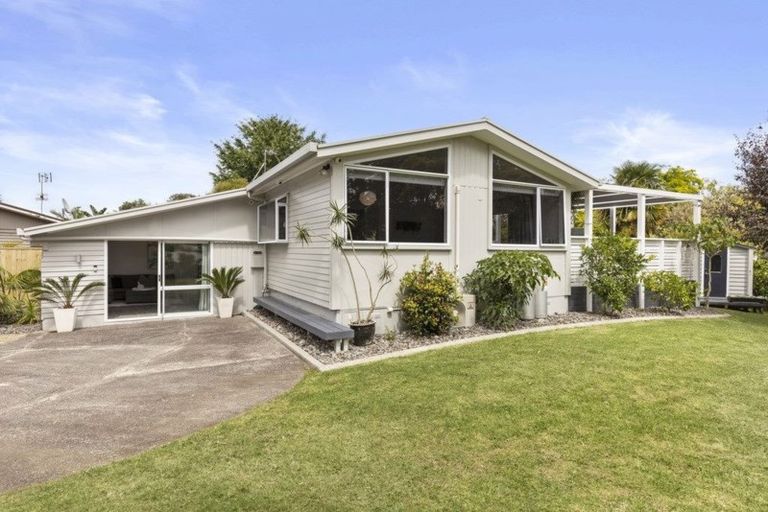 Photo of property in 22 Ashcroft Avenue, Mangere Bridge, Auckland, 2022