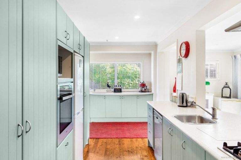 Photo of property in 99 Roberts Road, Matakatia, Whangaparaoa, 0930