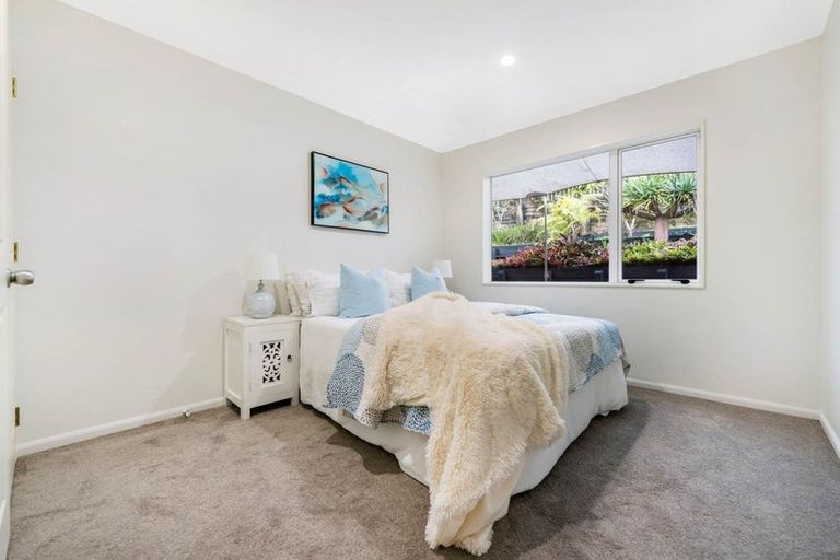 Photo of property in 31 Cricklade Terrace, Windsor Park, Auckland, 0632
