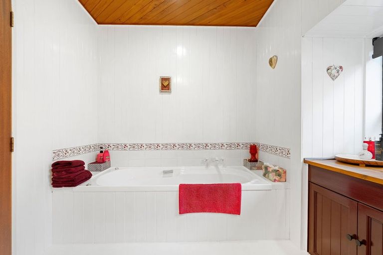 Photo of property in 24 Koputaroa Road, Levin, 5575