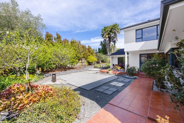 Photo of property in 24 Oakway Drive, Schnapper Rock, Auckland, 0632