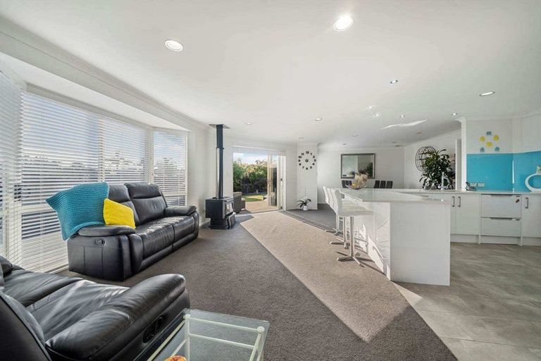 Photo of property in 20 Byblos Place, The Gardens, Auckland, 2105