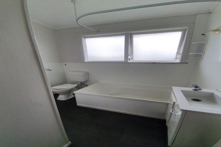 Photo of property in 2/312 Massey Road, Mangere East, Auckland, 2024