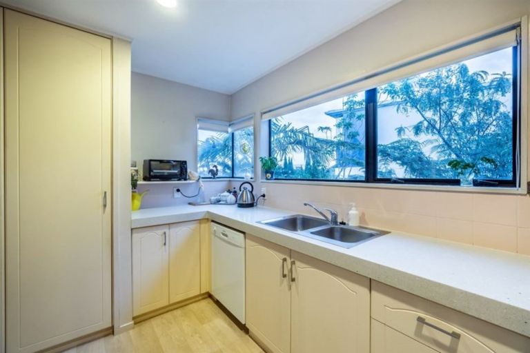 Photo of property in 4/8 City View Terrace, Birkenhead, Auckland, 0626