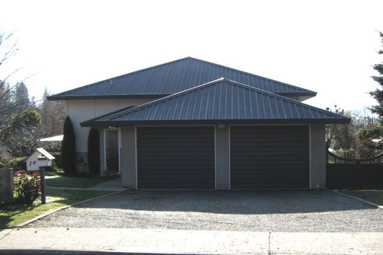 Photo of property in 14 Heuchan Lane, Wanaka, 9305
