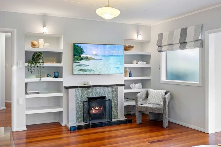 Photo of property in 27 Kotare Street, Waikanae, 5036