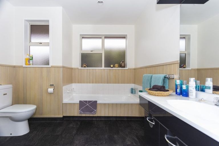 Photo of property in 32 Warren Street, Oamaru, 9400