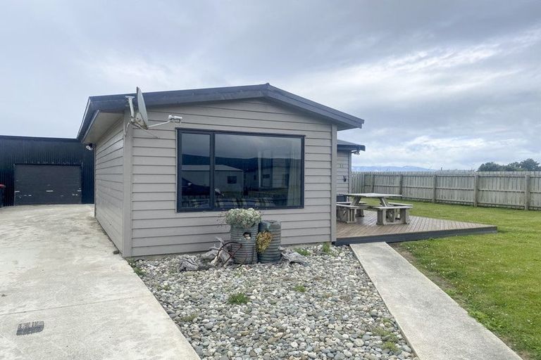 Photo of property in 71 Stafford Street, Orepuki, Riverton, 9881