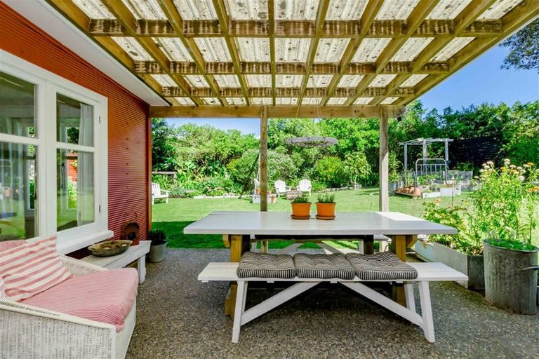 Photo of property in 42 Field Way, Waikanae Beach, Waikanae, 5036