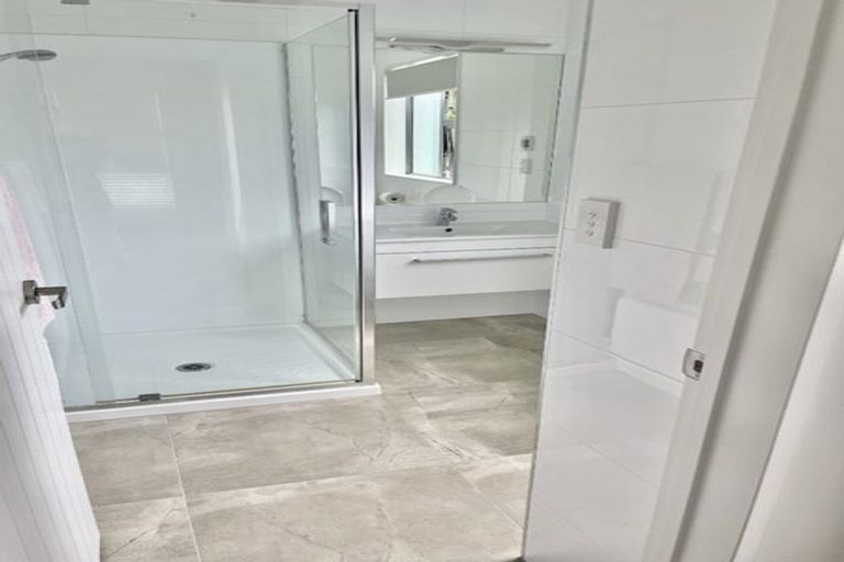 Photo of property in 8 Aporo Drive, Kumeu, 0810