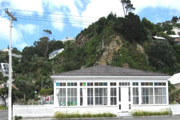 Photo of property in 77 Marine Parade, Seatoun, Wellington, 6022