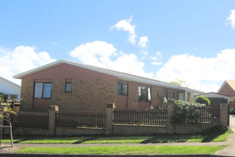 Photo of property in 5 De Quincey Terrace, Highland Park, Auckland, 2010