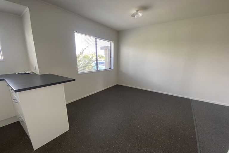 Photo of property in 1/129 Bruce Mclaren Road, Henderson, Auckland, 0612