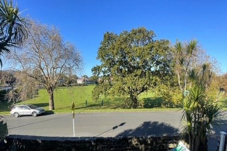 Photo of property in 21 Cambridge Terrace, Devonport, Auckland, 0624