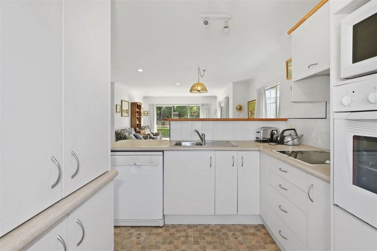 Photo of property in 19 Lakeridge Close, Rangatira Park, Taupo, 3330