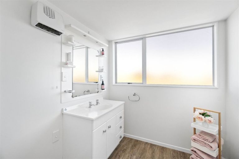 Photo of property in 36 Cutts Road, Russley, Christchurch, 8042