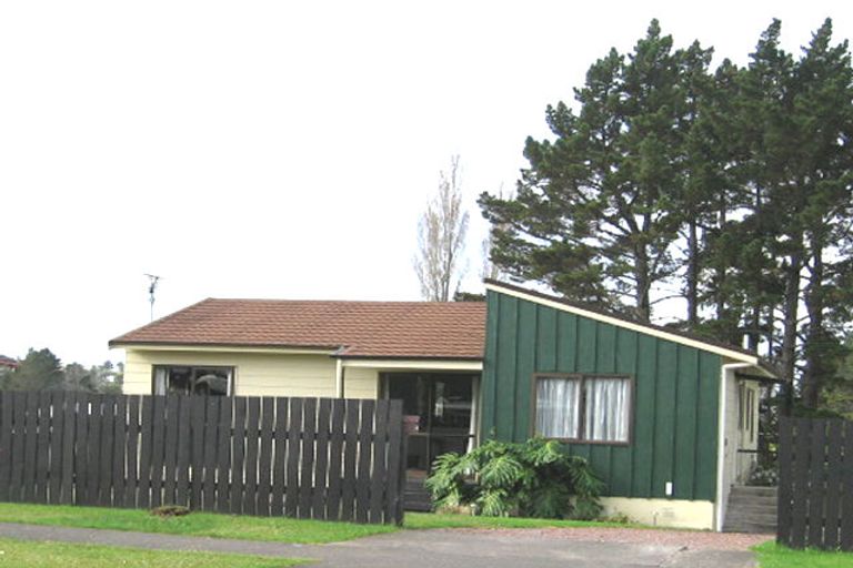 Photo of property in 11 Granville Drive, Massey, Auckland, 0614