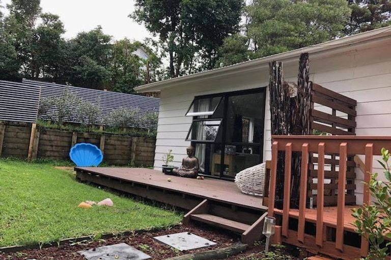 Photo of property in 29 Deverell Place, Northcross, Auckland, 0632