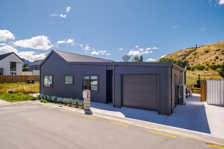 Photo of property in 5 Longlands Street, Lake Hayes, Queenstown, 9304