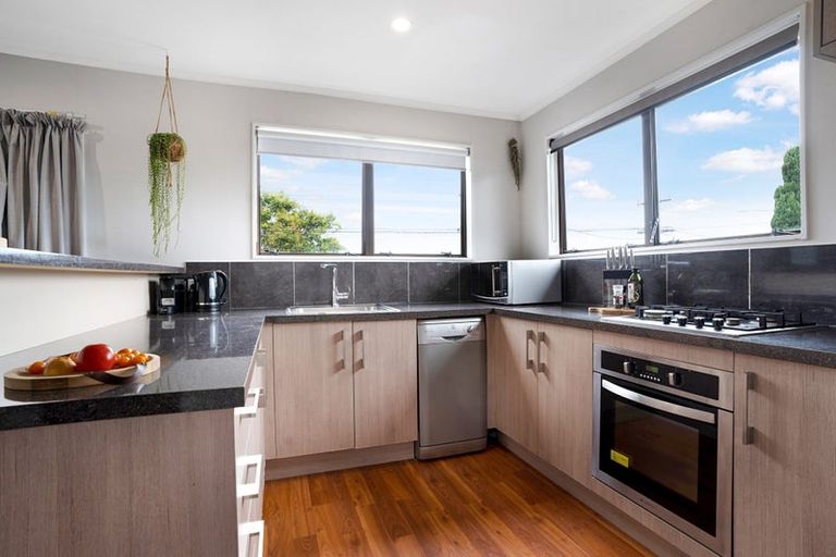 Photo of property in 2/219 Glenfield Road, Hillcrest, Auckland, 0627