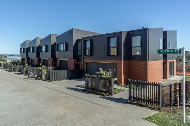 Photo of property in 2 Te One Place, Redwood, Christchurch, 8051