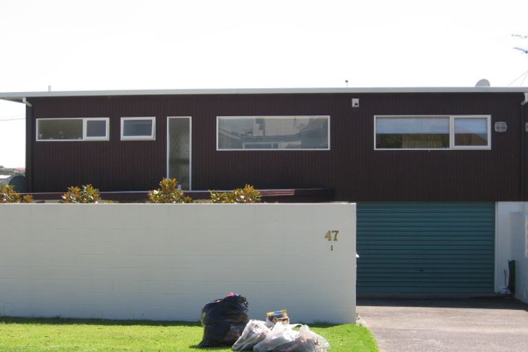 Photo of property in 2/47 Eastcliffe Road, Castor Bay, Auckland, 0620