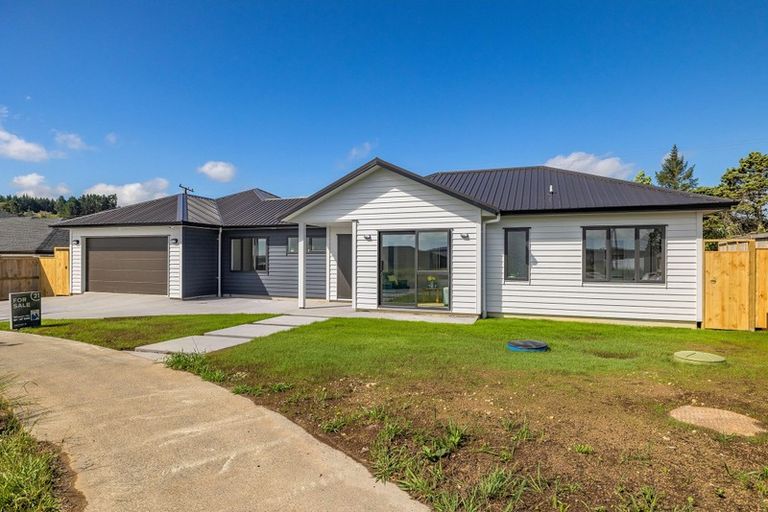 Photo of property in 18 Jeroboam Loop, Kumeu, 0810