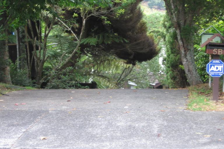 Photo of property in 2/5 Kegworth Place, Browns Bay, Auckland, 0630