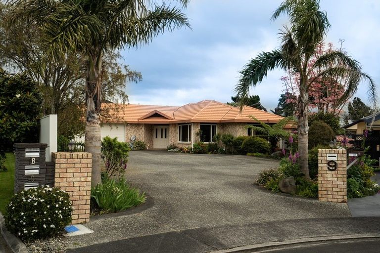 Photo of property in 9 Royal Heights, Glen Avon, New Plymouth, 4312