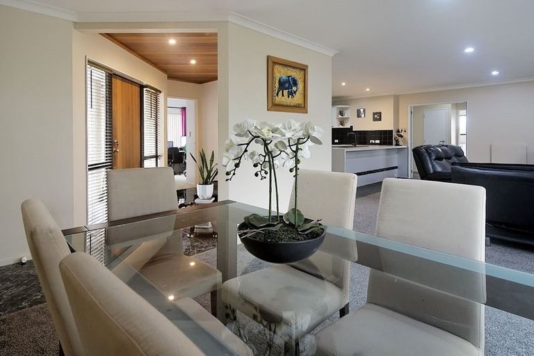 Photo of property in 7 San Vito Place, Henderson, Auckland, 0612