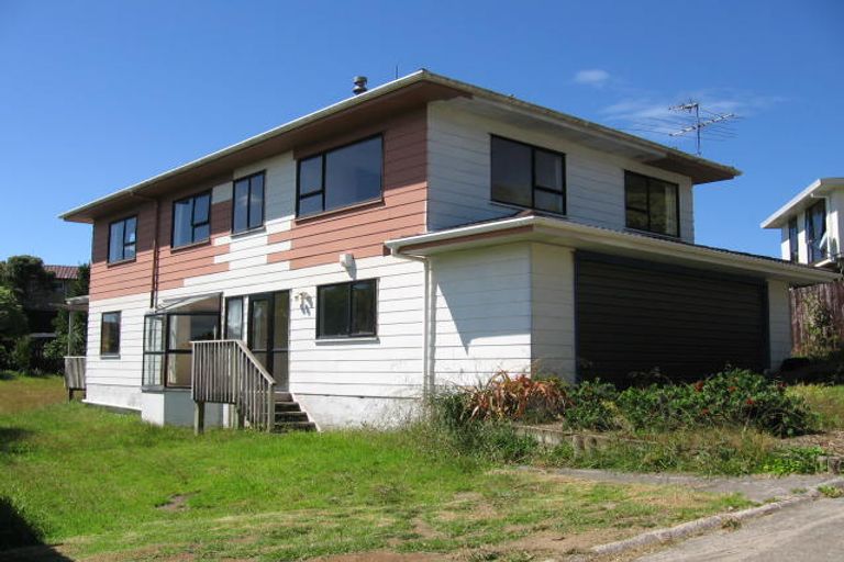 Photo of property in 6 Exeter Place, Unsworth Heights, Auckland, 0632