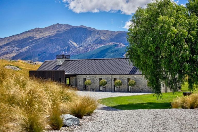 Photo of property in 7 Bendemeer Lane, Lake Hayes, Queenstown, 9371