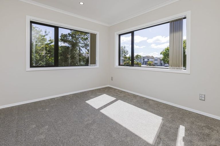 Photo of property in 4b Mirrabooka Avenue, Botany Downs, Auckland, 2010