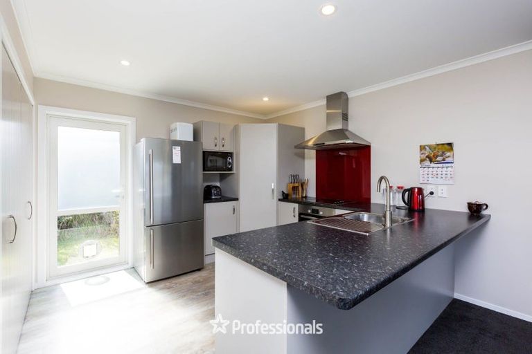 Photo of property in 88 Sunstone Crescent, Timberlea, Upper Hutt, 5018