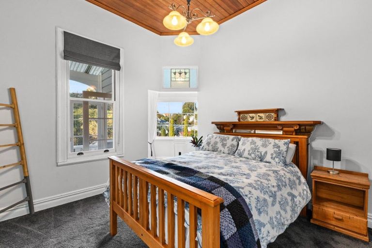 Photo of property in 32 Milton Road, Bluff Hill, Napier, 4110