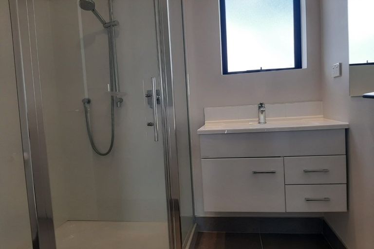 Photo of property in 5/7 Uku Lane, Hobsonville, Auckland, 0616