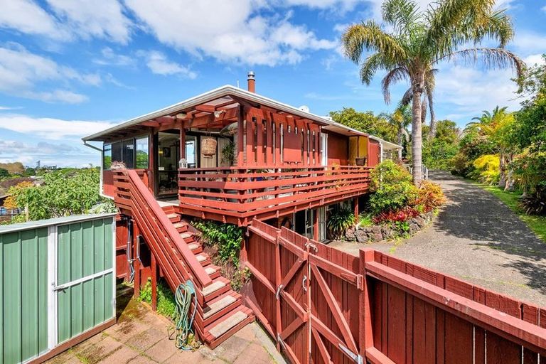 Photo of property in 11 Chequers Avenue, Glenfield, Auckland, 0629