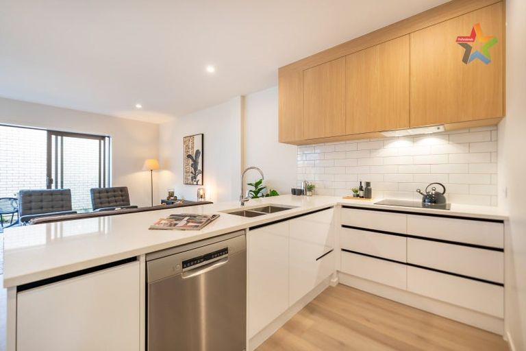 Photo of property in 9 Bayly Road, Moturoa, New Plymouth, 4310