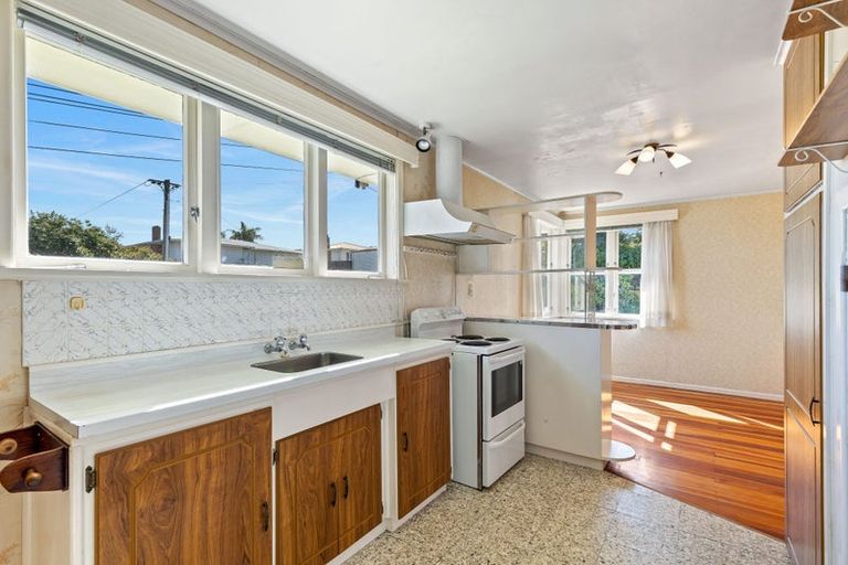 Photo of property in 30 Sylvan Crescent, Te Atatu South, Auckland, 0610