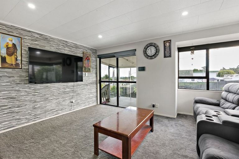 Photo of property in 2/84 Alfriston Road, Manurewa East, Auckland, 2102