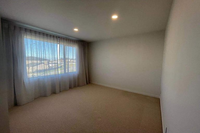 Photo of property in 8 James Mcleod Way, Silverdale, 0932