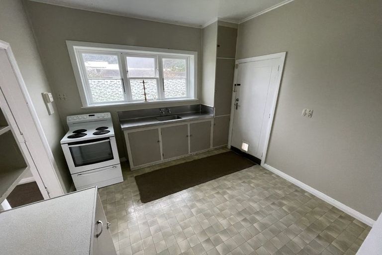 Photo of property in 6 Raymond Terrace, Fairfield, Lower Hutt, 5011