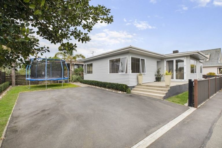 Photo of property in 8 Parkvale Road, Otumoetai, Tauranga, 3110