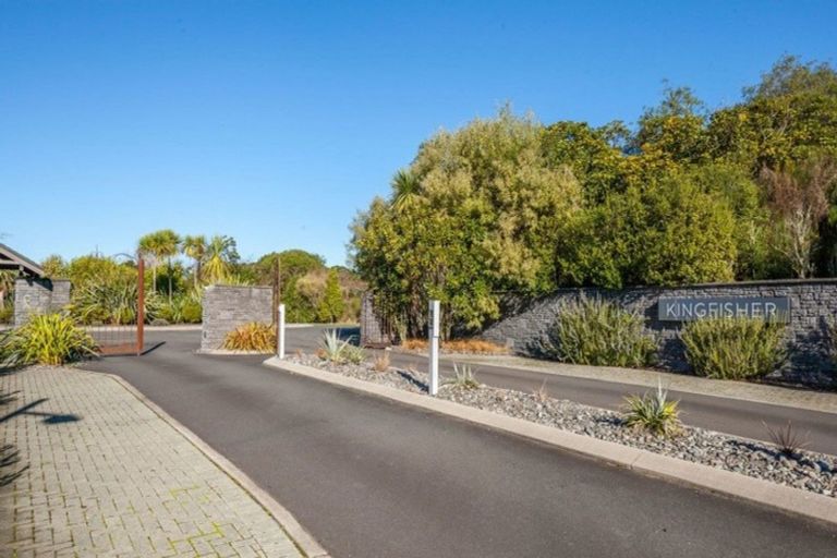 Photo of property in 73 Parawera Drive, Acacia Bay, Taupo, 3330