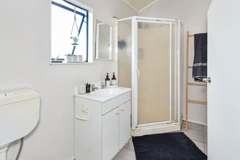 Photo of property in 1/100 Wattle Farm Road, Wattle Downs, Auckland, 2103